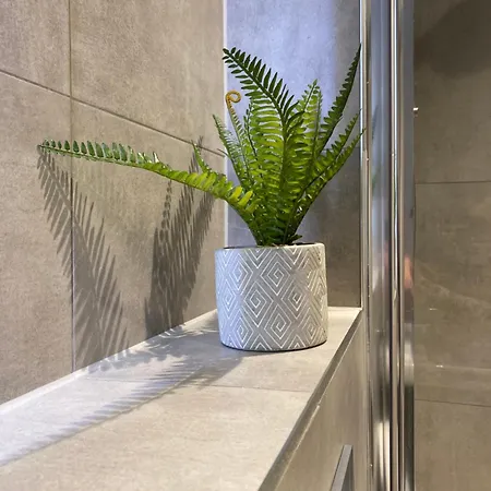 דירה Luxury Apartment, Free Parking & Free Gym