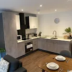 Apartamento Luxury Apartment, Free Parking & Free Gym