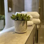 Luxury Apartment, Free Parking & Free Gym 公寓 *